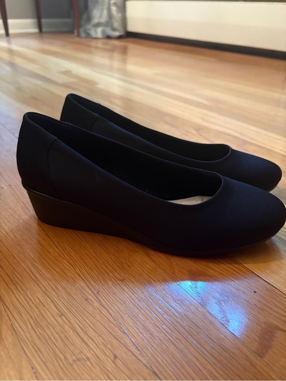 Cliffs by WHITE MOUNTAIN Black Low Wedge Pumps